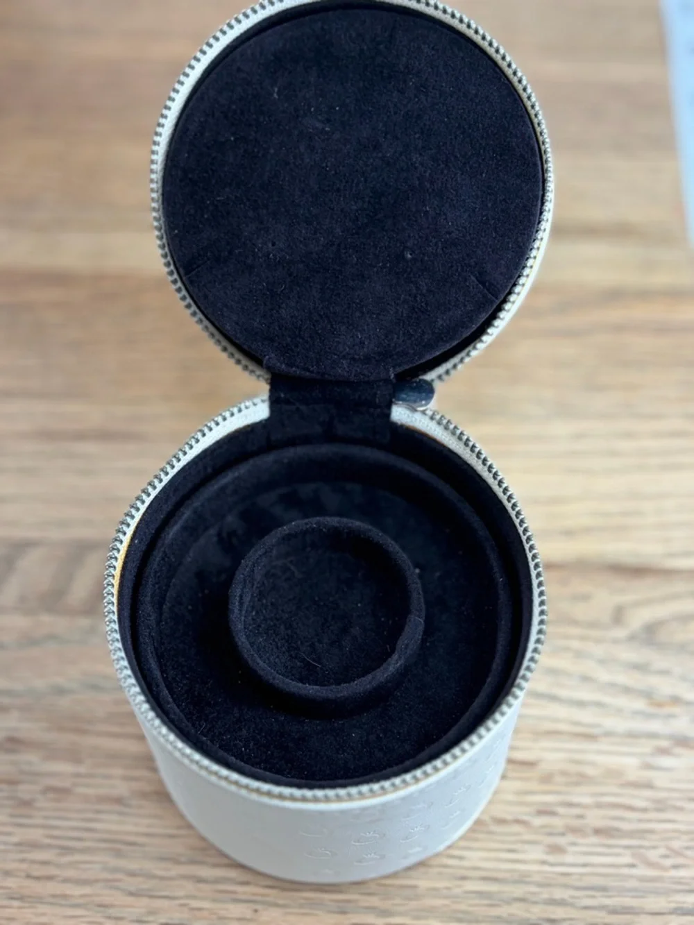 Pandora Cream Round Travel Jewelry Case - Picture 6 of 9